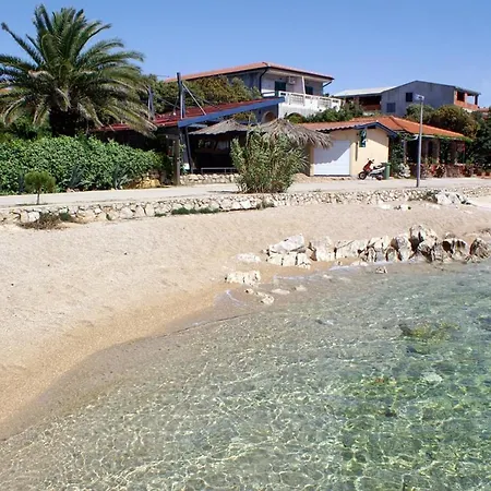 Mandre 12409c アパート コラン